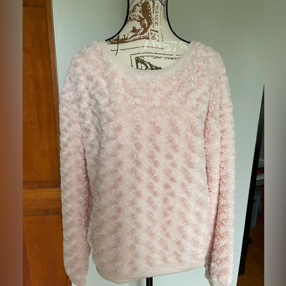 Eyeshadow Fur-like Floral Sweater, Size M